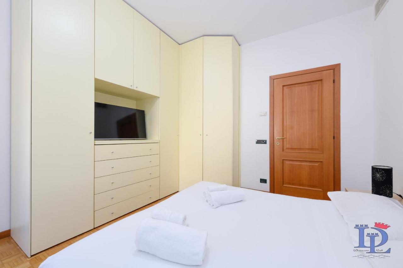 Desenzanoloft Official Partner Marriott Homes & Villas - Charming On The Lake Front Lake Desenzano del Garda Zewnętrze zdjęcie