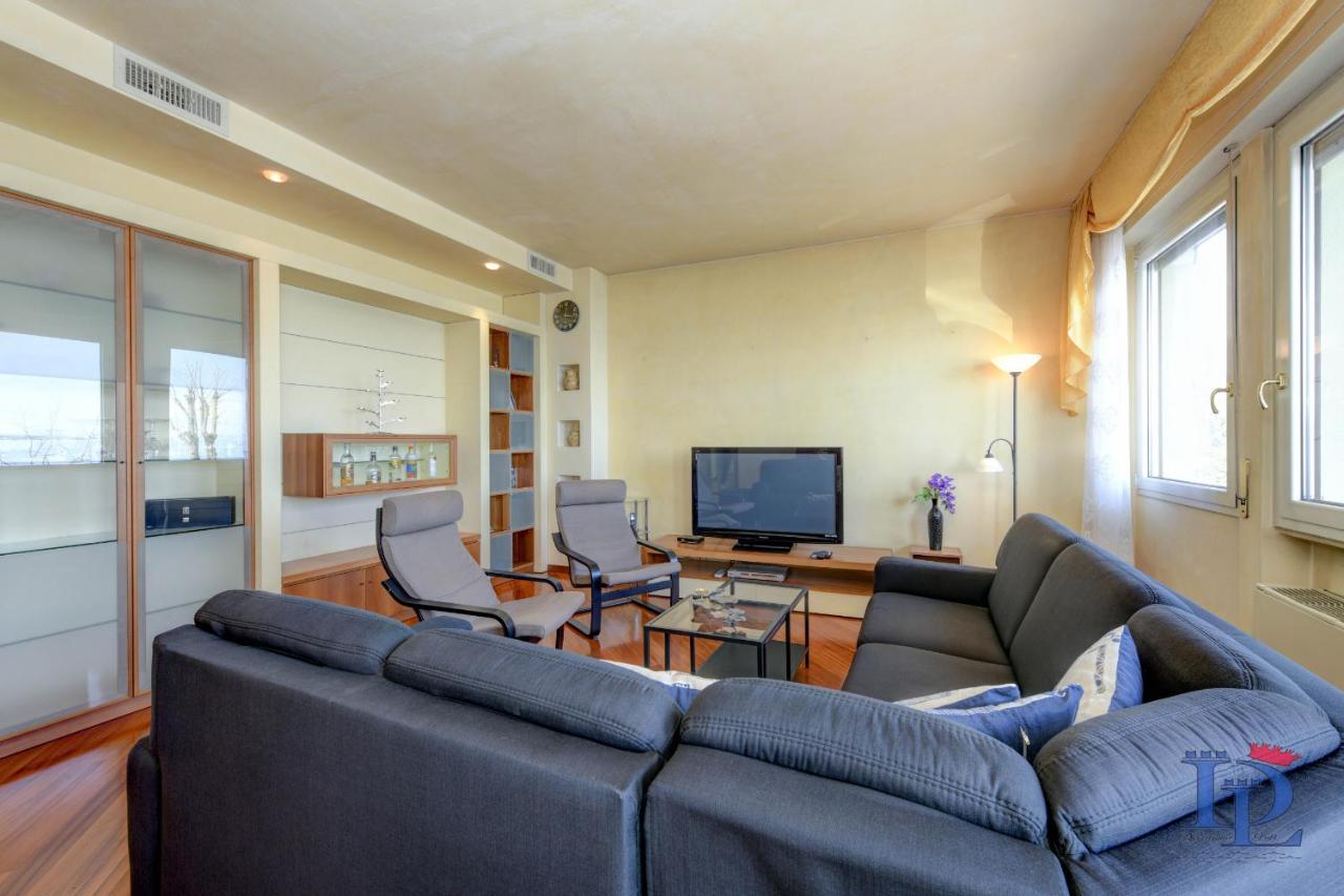 Desenzanoloft Official Partner Marriott Homes & Villas - Charming On The Lake Front Lake Desenzano del Garda Zewnętrze zdjęcie